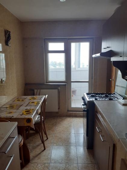 Iancului,Metrou, 3 camere, DECOMANDAT,2 GRUPURI SANITARE,STRADAL,2AC, 80MP