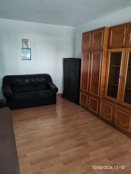 INCHIRIERE O CAMERA INTR-UN APARTAMENT DE 3 CAM BERCENI- RESITA