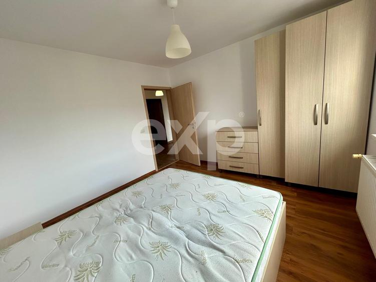 Apartament 2 camere de vânzare – Tractorul, loc parcare 122000 Euro.