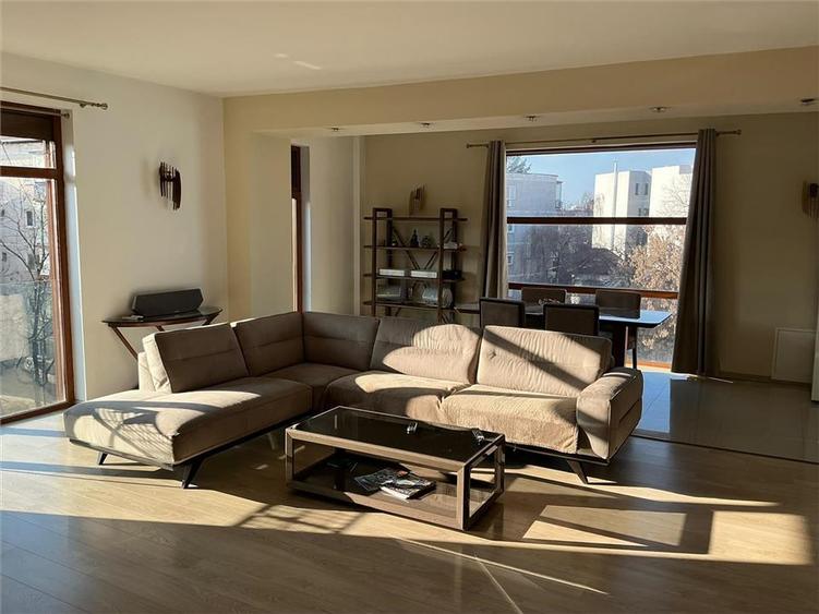 Apartament tip Penthouse | 95 mp | Singur pe nivel | Living 56 mp | Complex rezi