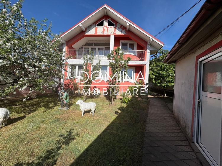 Vânzare casă spațioasă P+M, 903 mp teren - strada Săvinești - Târgu Jiu