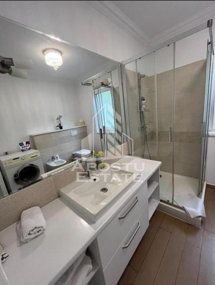 Cladire cu 4 apartamente si sala de evenimente ptr 60 persoane