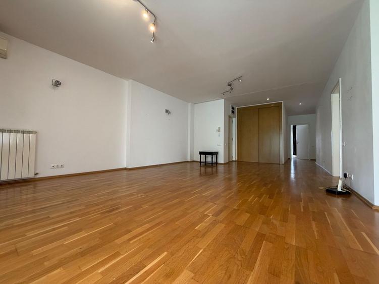 Apartament modern cu gradina, piscina comuna si spatiu de joaca copii