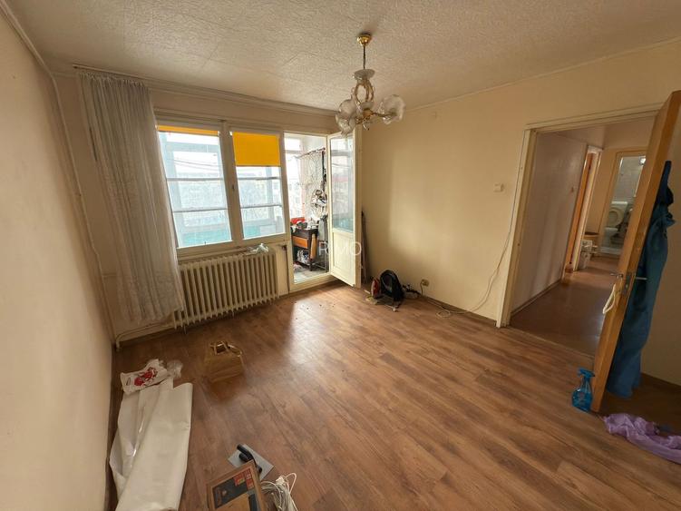 Apartament incapator, patru camere, Resita-Berceni, 120.000€ negociabil - 2