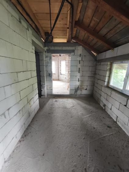Duplex la rosu, 4400 mp teren, Siret