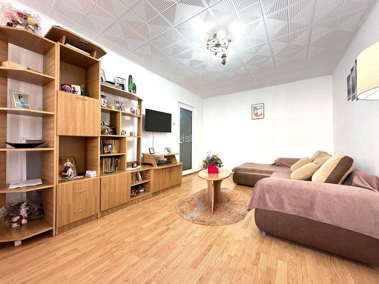 Apartament 3 camere, etaj intermediar - 1