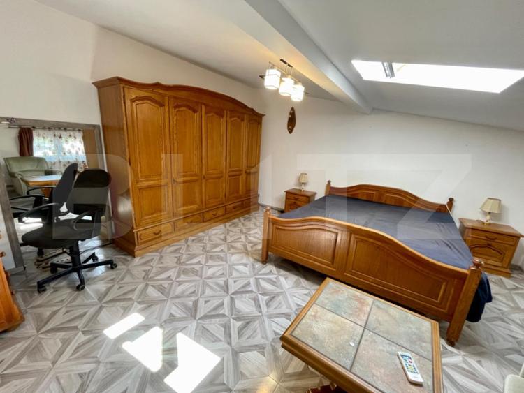 Casa de 210 mp, curte cu terasa, centrala termica, pretabil muncitori