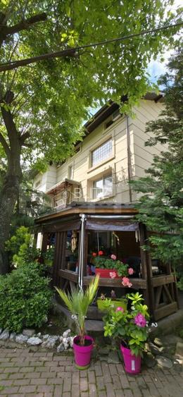 Proprietate Exclusivistă: 2 Case, Piscină și Teren de Tenis pe 3833 mp - 5
