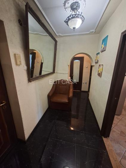 Apartament cu 2 camere decomandat, zona Targu Cucu - 6