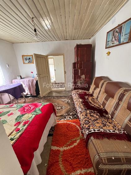 Casa bătrânească de vânzare  - 2