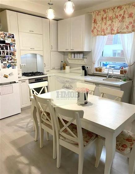 Apartament cu 3 camere si curte proprie zona Triajului