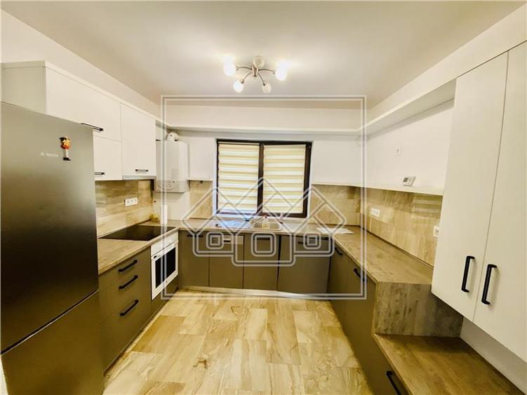 Apartament cu 3 camere si balcon mare, la cheie, terasa mare