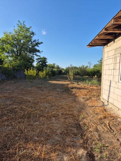 Casă de vânzare în comuna Făcăeni, județul Ialomița – teren 2600 mp, casă nouă,