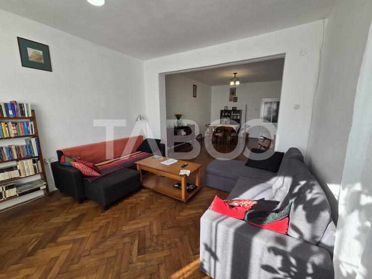 Casa de vanzare zona Negoiu 4 camere 208 mp utili si curte 550 mp