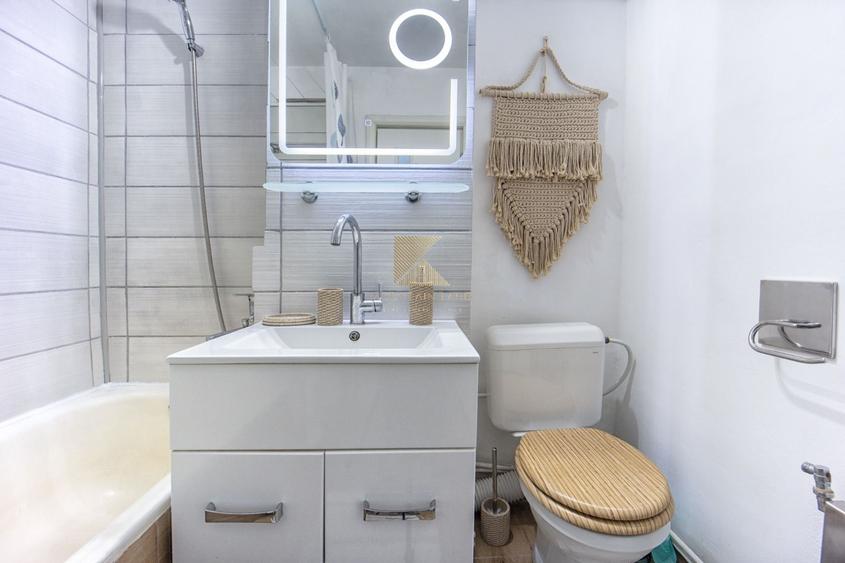 Apartament luminos, 65 mp, cu parcare și boxă Bartolomeu, str. Lânii33