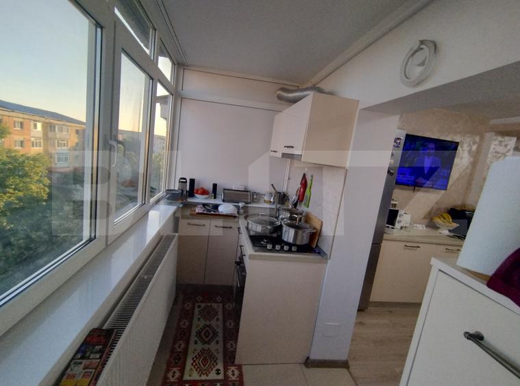 Apartament 3 camere, 72 mp utili, 1 Mai, Pelendava