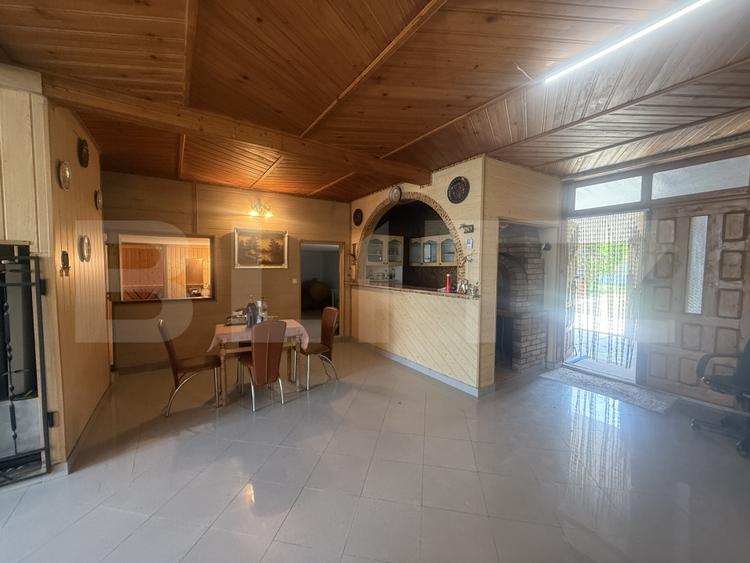 Casă spațioasă, 294 mp, 1.692 mp teren, garaj, terasă și grădină – Voinești