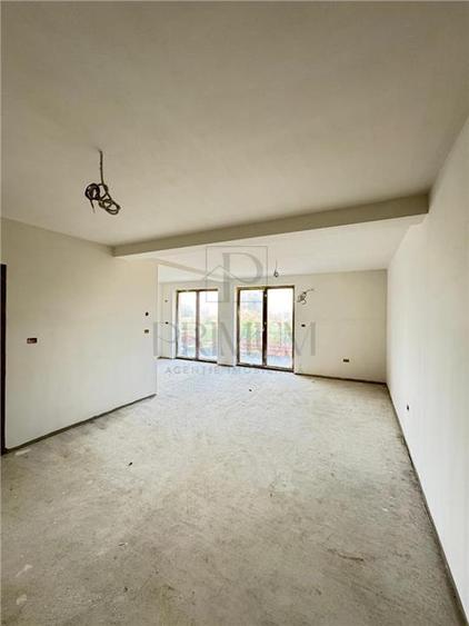 Fratelia - 3 Camere - 2 Bai - 2 Balcoane - Etaj 1 - Spatios - Loc de parcare - F
