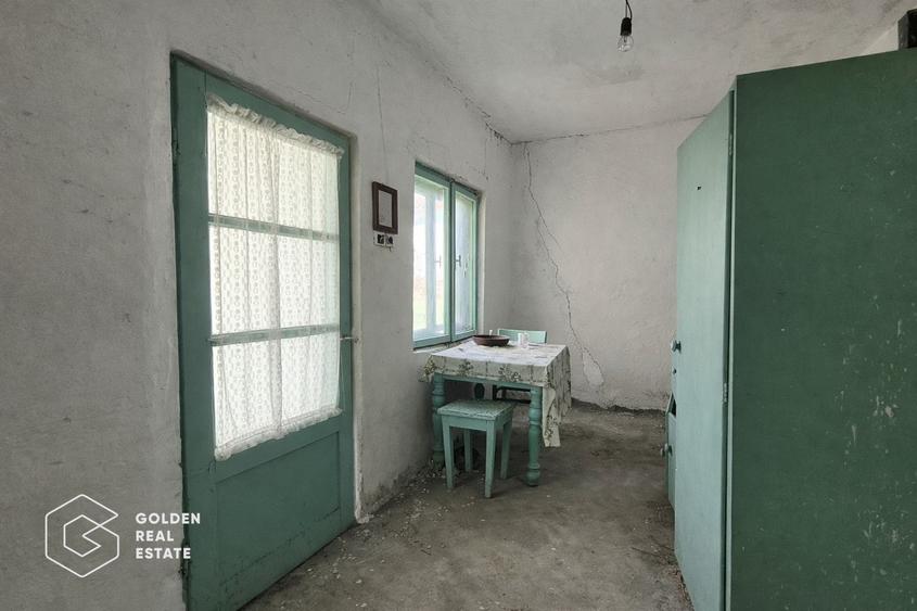 Casa cu doua corpuri de cladire, localitatea Chesint