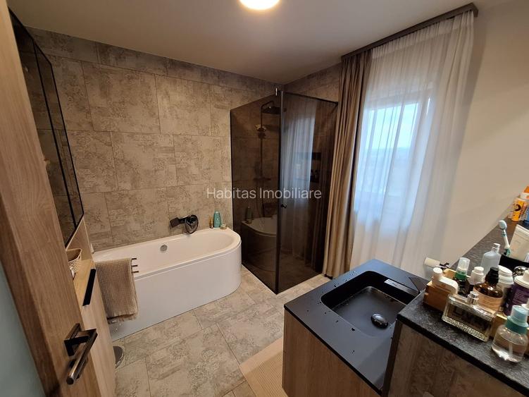 Casă cu finisaje și dotări premium - 22