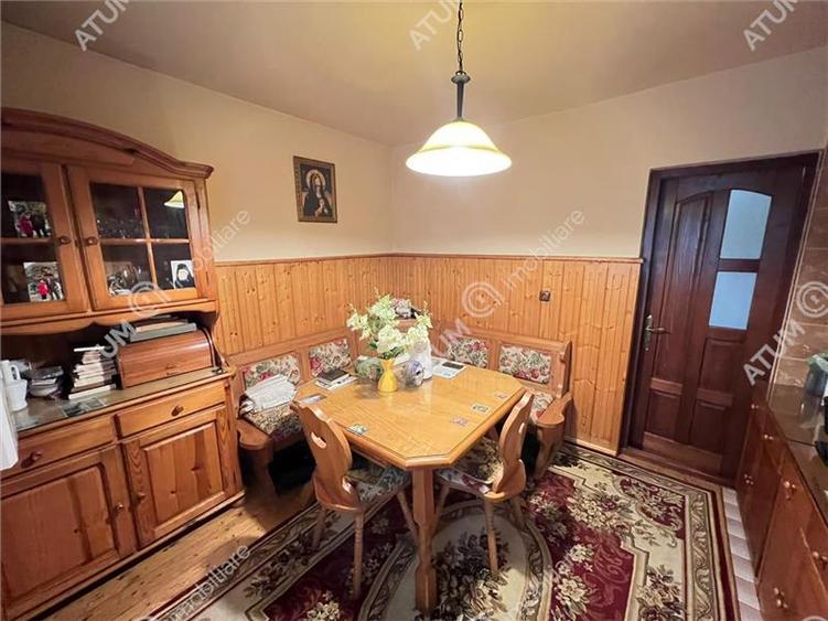 Apartament 3 camere decomandate 2 bai zona Vasile Aaron Sibiu