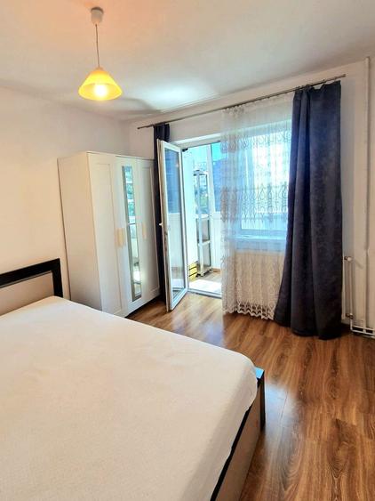 Apartament 3 camere, renovat, centrală proprie, etaj intermediar