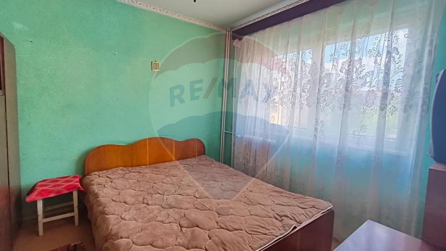 Apartament cu 3 camere de vânzare, decomandat Micro 17- Galați