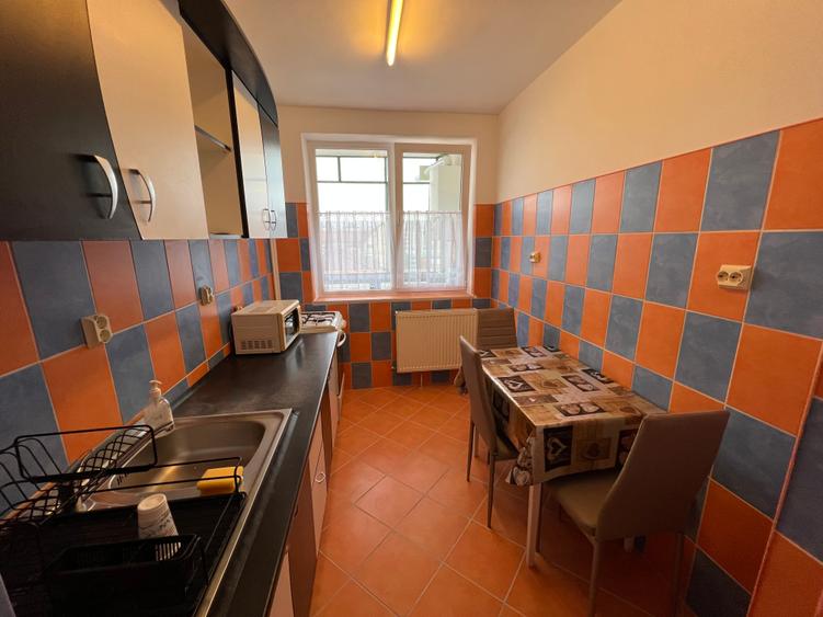 Închiriez apartament 2 camere decomandat – zona Mihai Viteazul