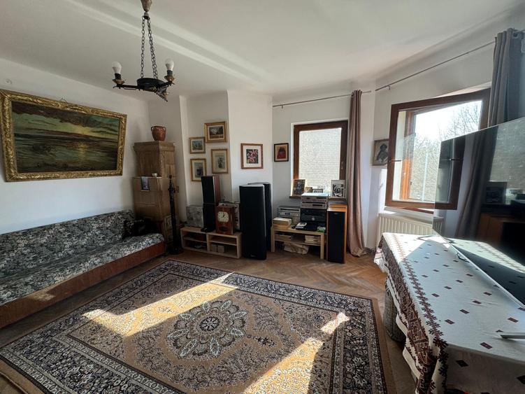 Vanzare apartament patru camere vila D+P+1+pod curte Cotroceni metrou Eroilor