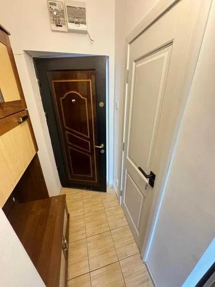 Garsoniera 24 mp, etaj 2, ideala pentru locuit sau inchiriere in Nicolina