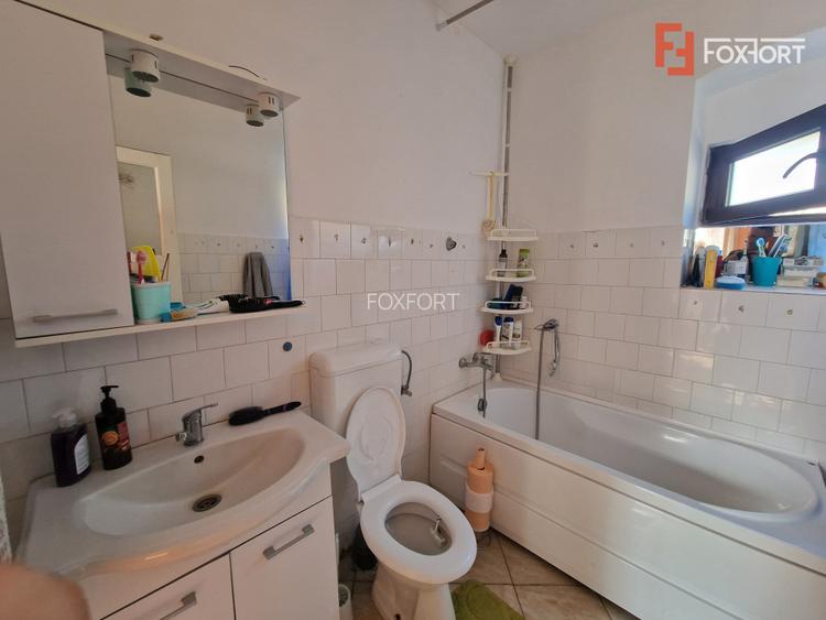 Casa individuala de vanzare cu 4 camere si teren de 800 mp - Recas - 12