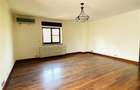 VANZARE VILA 8 CAMERE 652 mp teren zona Sisesti Sector 1 - 21