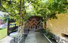 Casa la tara, teren mare, mobilata si utilata, zona foarte linistita - 1