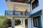 Vila de vanzare, teren 3100 mp, 7 camere, 6 grupuri sanitare, 3 CT, an 1997 - 56