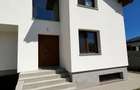 Casă Duplex Spațioasă, 240 mp Utili, Garaj pentru 2 Mașini și Curte - 1