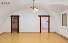 Piata Sfatului, 41 mp., ideal regim hotelier, de renovat la interior, acces usor