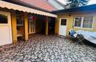 Casa cu teren , ULTRACENTRAL , singur in curte - 2