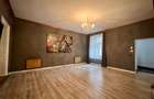 De vânzare apartament 3 camere zona semicentrală - 2