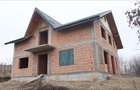 Casa cu 8 camere, 900 mp teren, la rosu in Rediu - 2