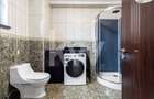 Închiriere apartament 4 camere, acces la parcare cu barieră, strada De Mijloc - 12