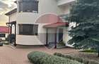 Casă / Vilă cu 8 camere de vânzare în Suceava