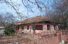 Casa taraneasca traditionala pe parter cu gradina si livada 1700mp in Gruiu, la - 7