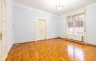 Apartament nemobilat, 3 camere, etaj 1, Bld.Revoluției - 8