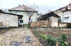 Casa cu posibilitate de reconversie, front la doua strazi - Dambu Rotund - 3