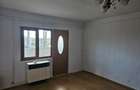 Apartament 3 camere intr-o zona linistita si insorita. Pret negociabil - 4