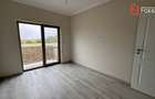 Duplex de vanzare cu 5 camere, despartit prin garaj, zona Giroc  - 8