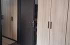 Apartament 3 camere de vanzare - zonă centrală, mobilat și utilat.