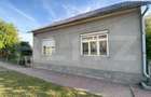 Casă cu teren 10 ari, 2 anexe și dublu front stradal – Beclean