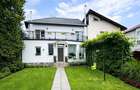 Casa in apreciabil potential,cu terase, curte,gradina echipata,2 pivnite,Str. Ro - 1