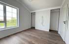 Duplex despartit prin camera tehnica - 4 camere Toate Utilitatile - 12